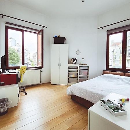 Room At Chicken'S Shared Appartment Bruksela Zewnętrze zdjęcie