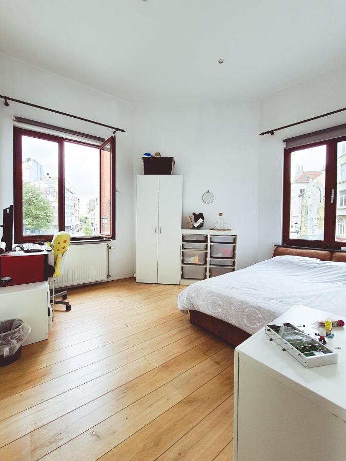 Room At Chicken'S Shared Appartment Bruksela Zewnętrze zdjęcie